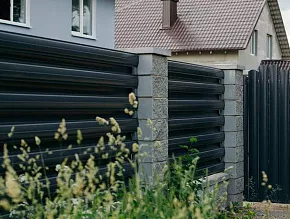 Из горизонтального штактеника забор для частного дома купить Москва