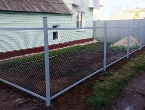 Забор из сетки рабицы для дачного участка купить Москва